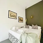 Giardini 33 * Rzym